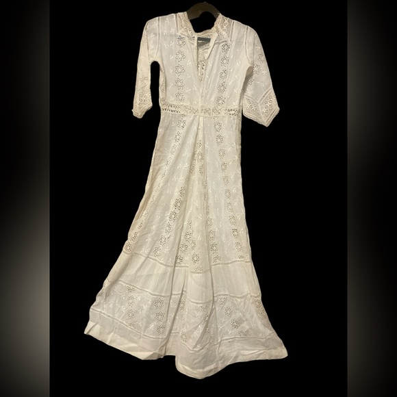Dresses & Skirts - linen vintage crochet dress, no tags nor size